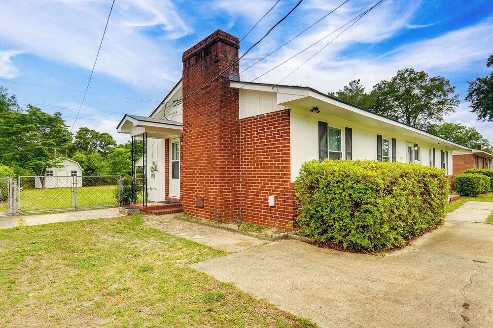 5 Mi to Dtwn: Family-friendly Fayetteville Home!