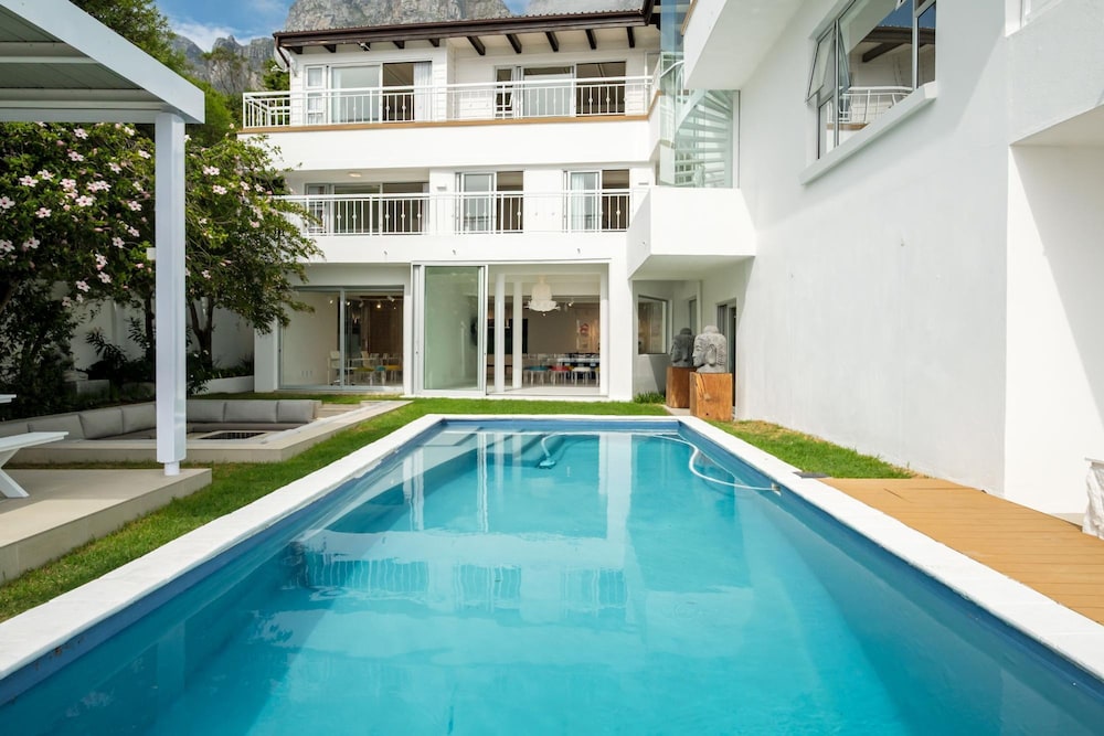 Idyllic Camps Bay Villa w 2 Pools Buddha Retreat