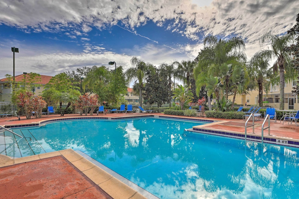 10 Mi to Disney World: Townhome w/ Community Pool!