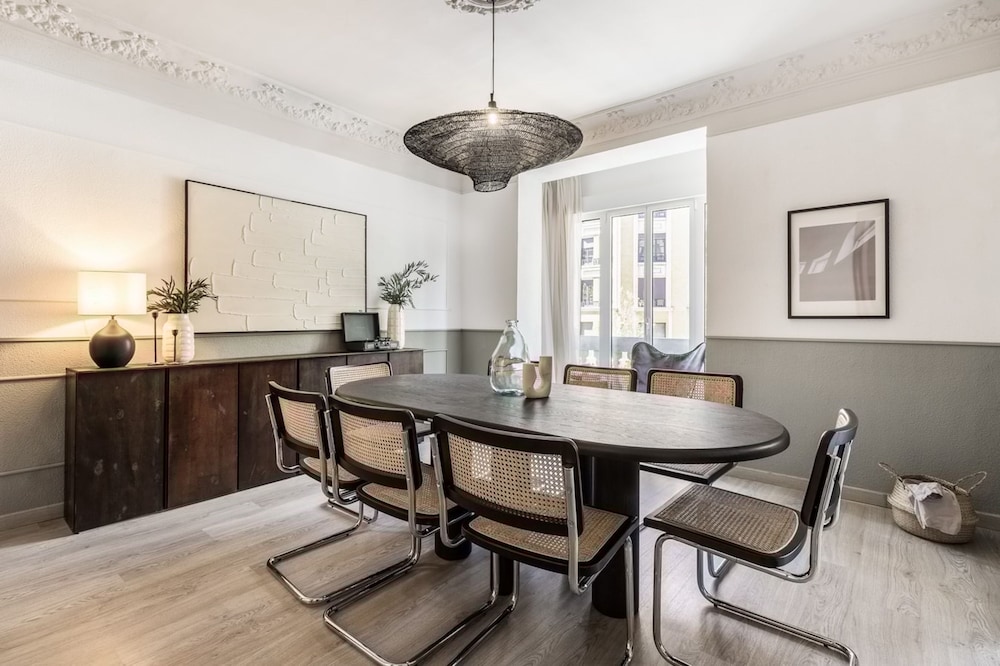 Zambrano - 4 Bedrooms and Office in Trafalgar