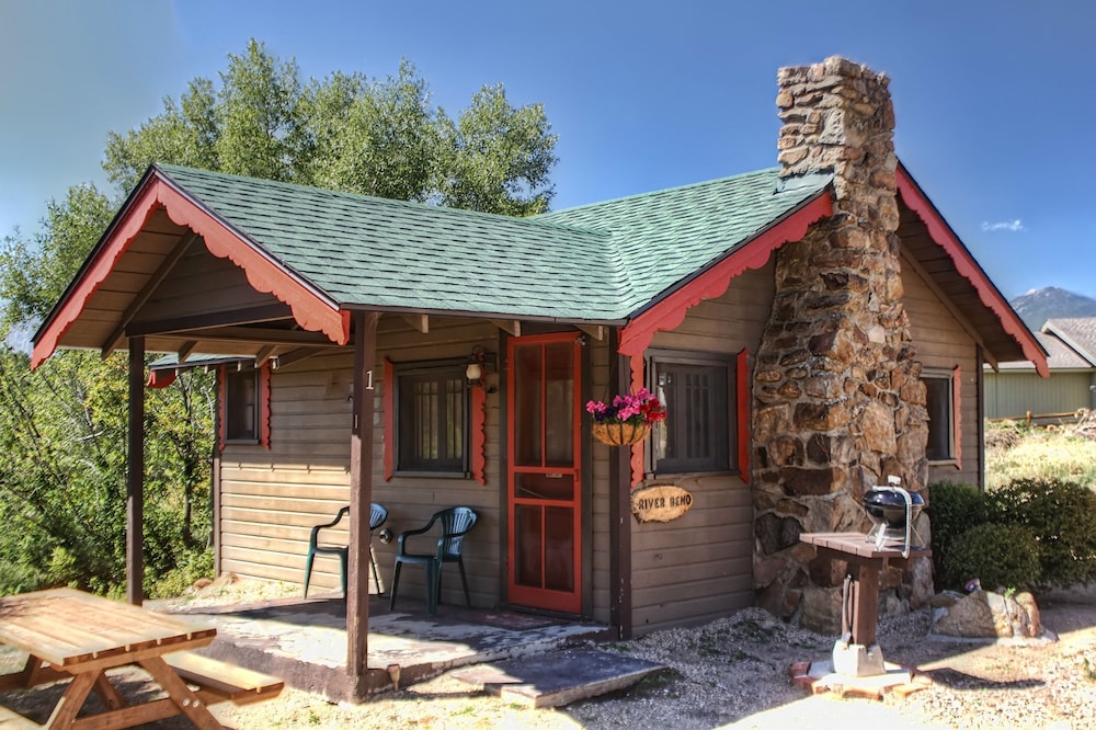 Tiny Town Cabins - Property Image 5
