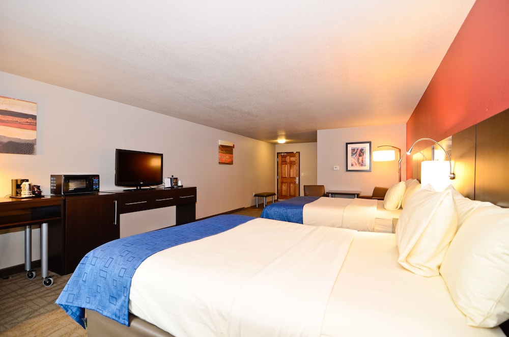 Dickinson Vacations - Astoria Hotel and Event Center - Property Image 3