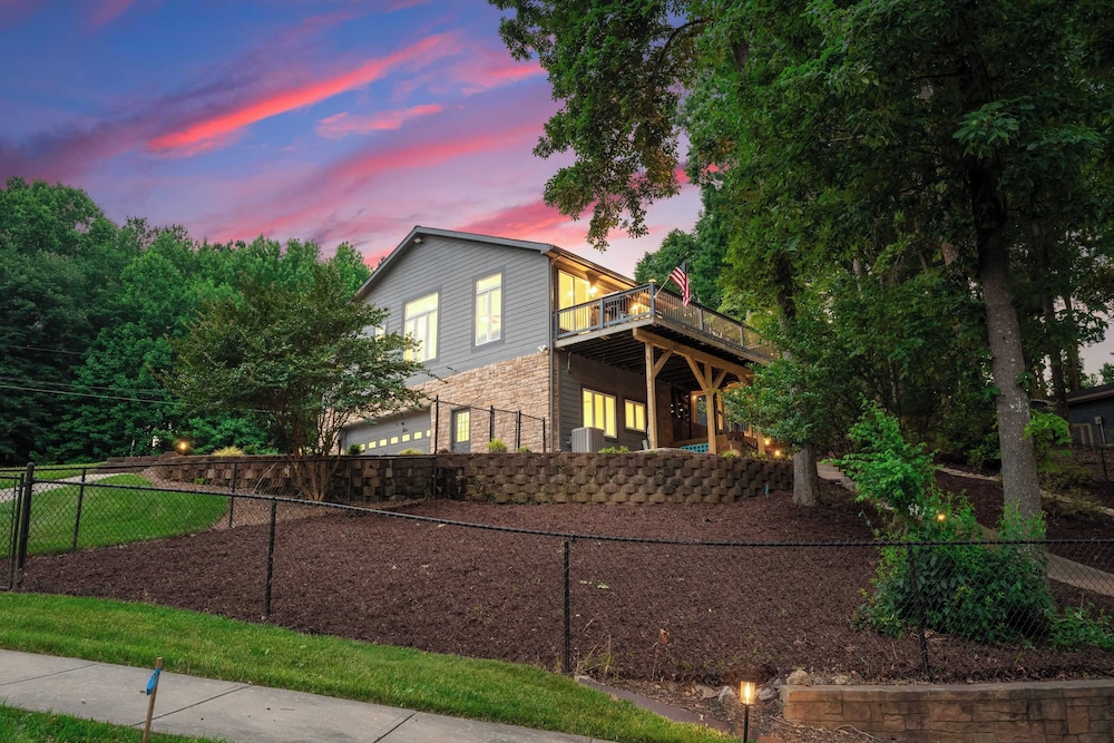 Cove's End by Avantstay Dock, Game Room, Fire Pit & Forest Views
