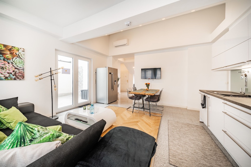 Terrace Apartment near Danube