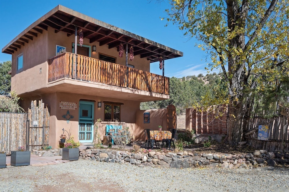 Dancing Hare - Colorful and Inviting Tesuque Home Right Next to Bishop`s Lodge view 5