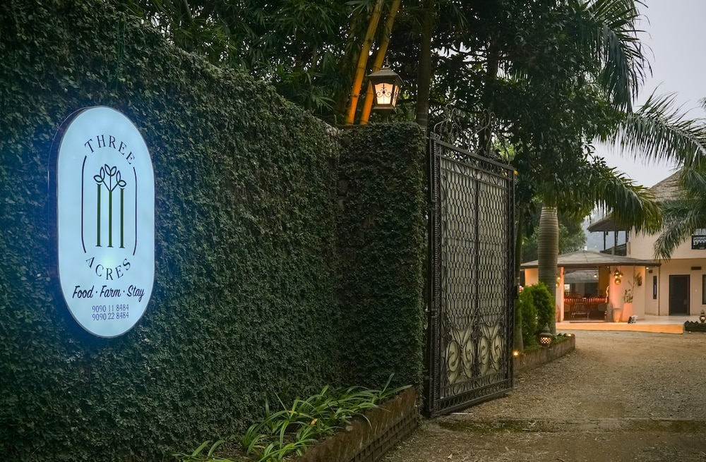 3 Acres Resort