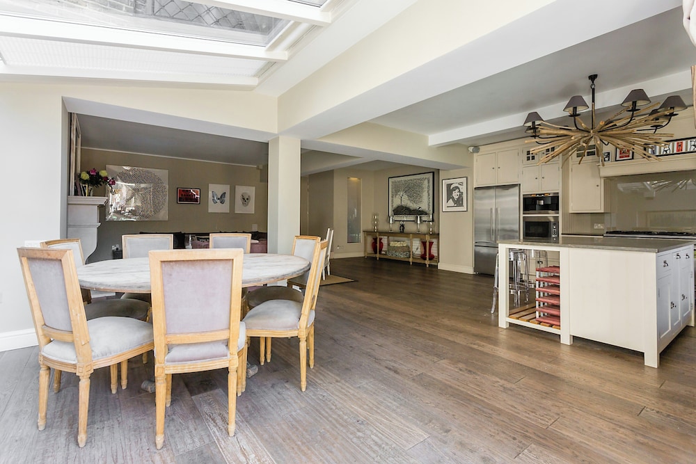 Holland Park Avenue VII by Onefinestay