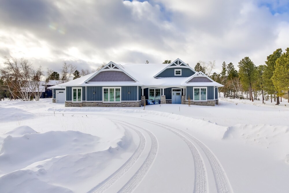 Modern Lead Cabin w/ Hot Tub, 6 Mi to Skiing! view 4