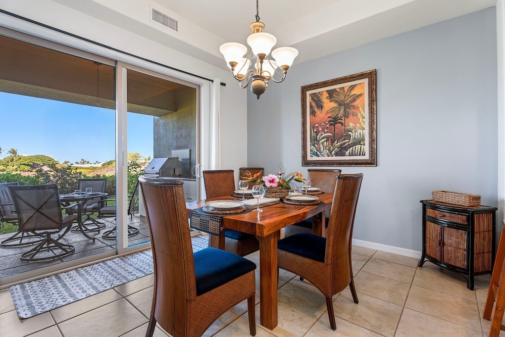 Walk to Restaurants/shopping - Excellent Golf Course Views - Private Beach Access - Vrkcv