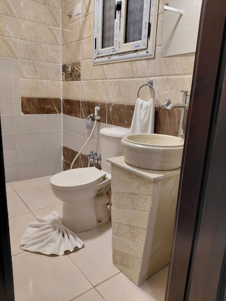 Pearl pyramids Inn
