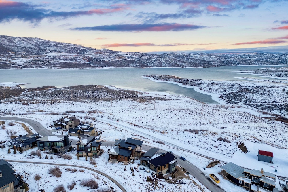 Mins to Deer Valley Lift Firepit, Game Room, Views, 5bdr Orion by Avantstay