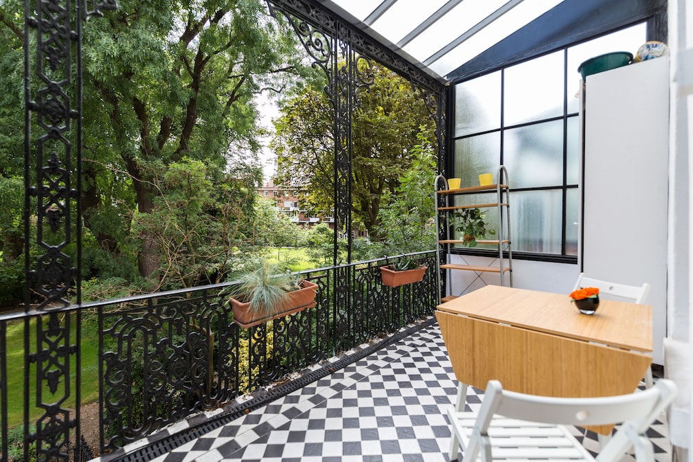 balcony