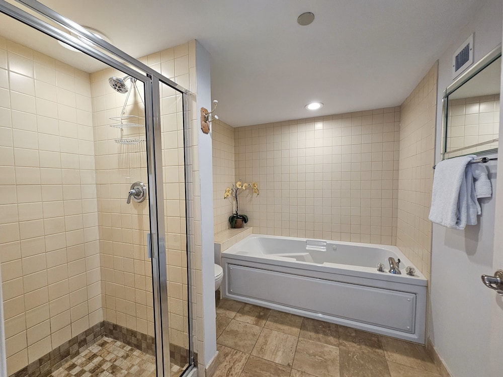 404bt, Ocean View Condo, Full Resort Amenities 2 Bedroom Condo