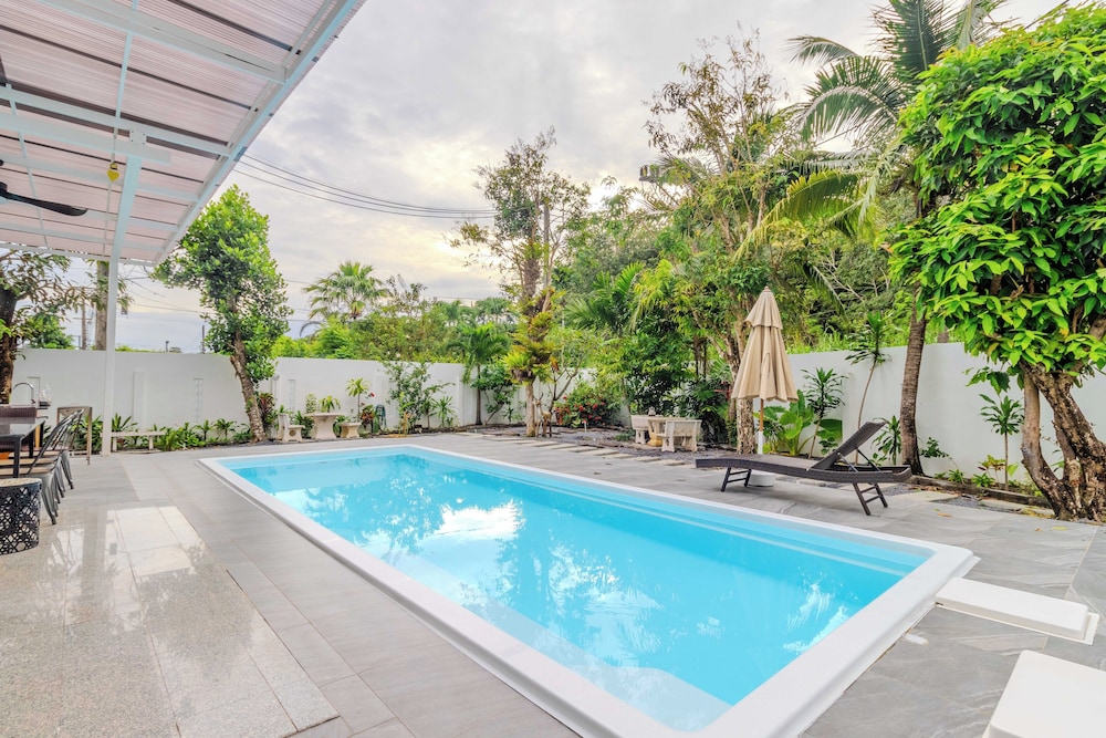 4BR with Pool Family BBQ Near Mall V260