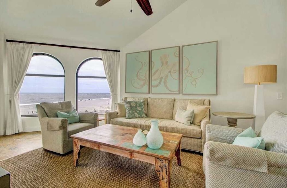 513 Seascape by Avantstay Oceanfront Home w/ Amazing Views & Community Pool Access
