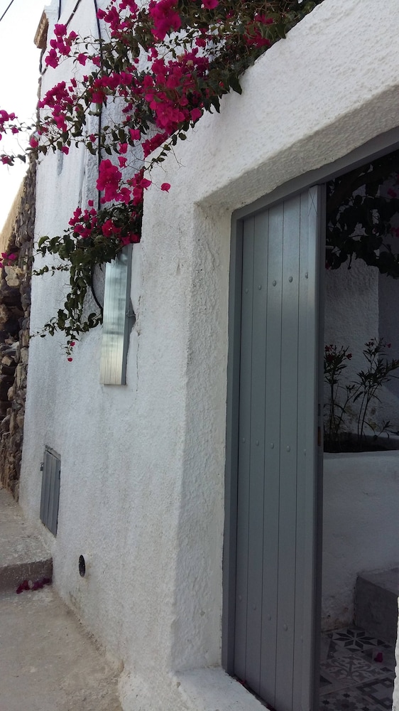 Charming 1705 Castle House in Pirgos Kallistis, Greece