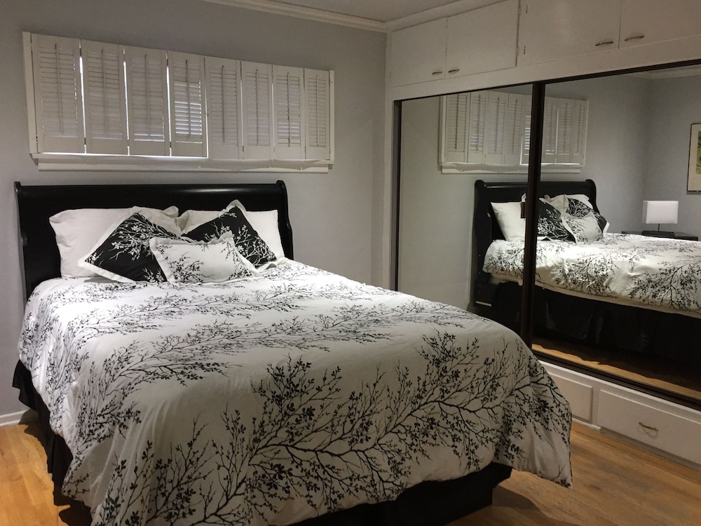 Lovely 2 Bedroom Home with Pool