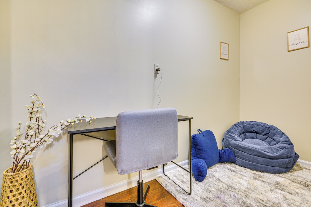 2 Mi to High Point University: Townhome w/ Patio