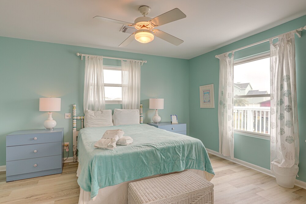 Steps to Beach: Galveston Vacation Rental! view 2