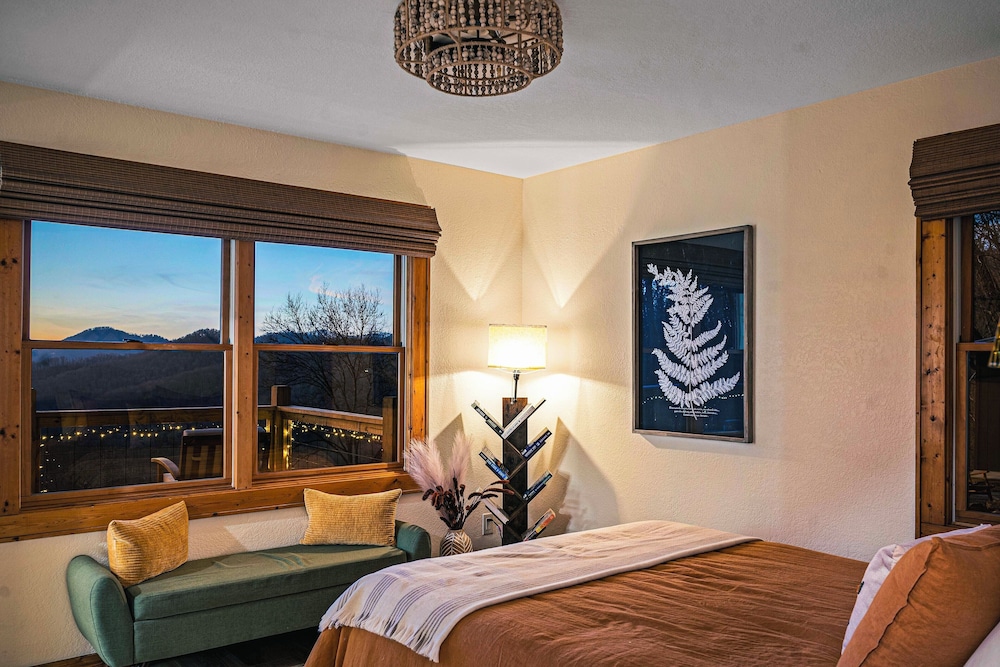 Sauna + Views: Private Franklin Cabin on 10 Acres
