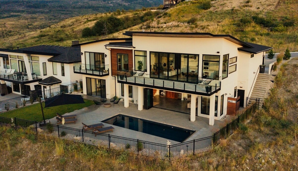 Salt w Pool Sauna Lake View Upper Mission Lux - Image 1