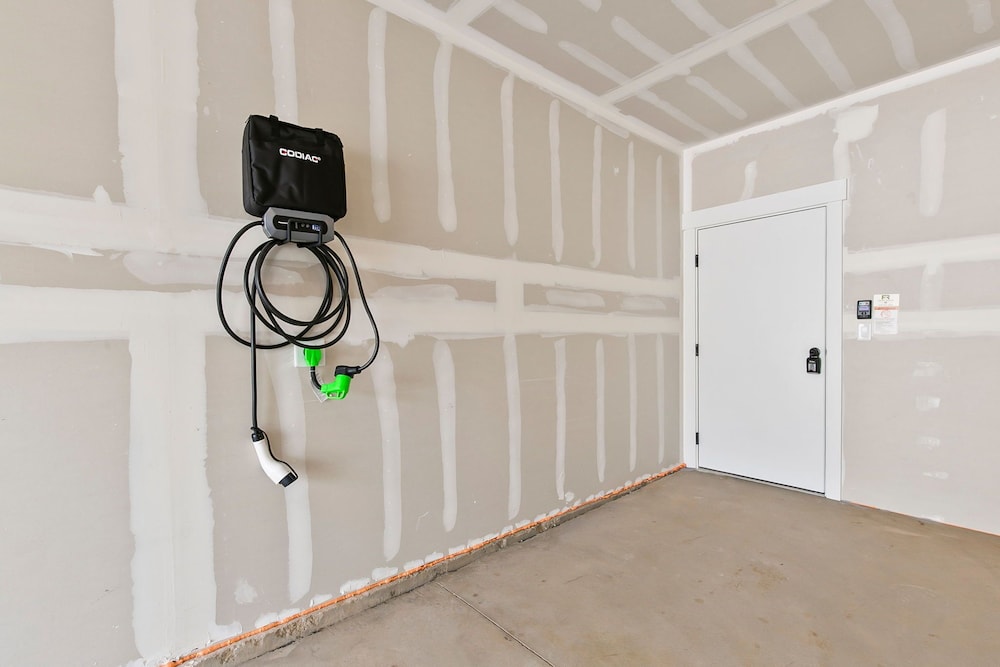 Northfield Old Town Flat Attached Garage w/ EV