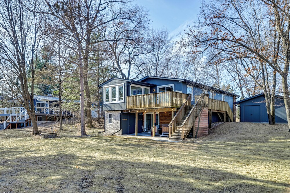 Boat Dock, Hot Tub & Deck: Lakefront Nekoosa Home!