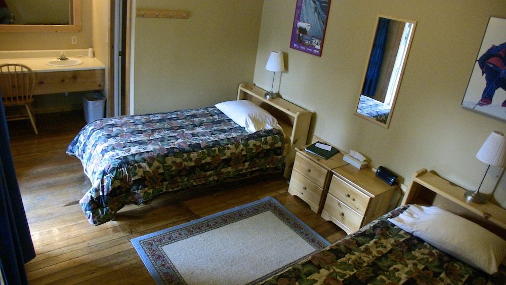 Whittaker's Motel & Historic Bunkhouse