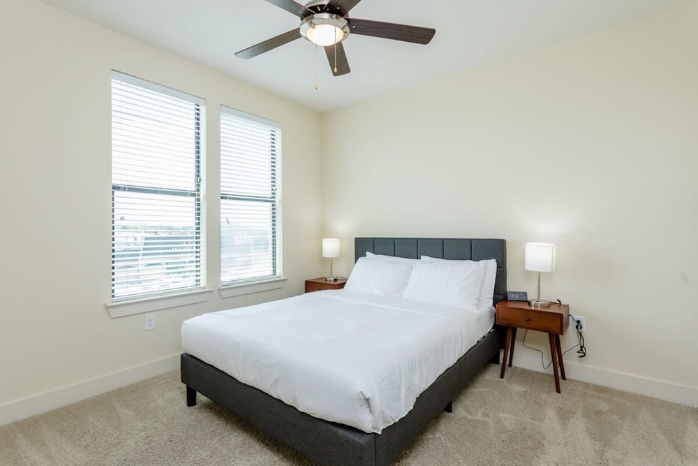 Renew Tanglewood 3-bedroom in Uptown Houston