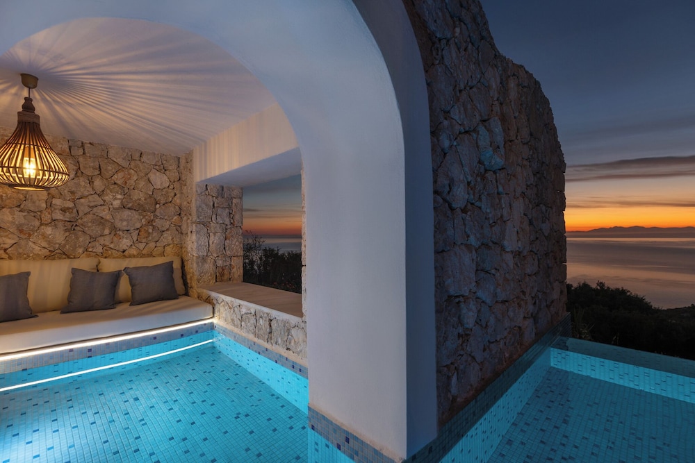 Emerald Villas & Suites