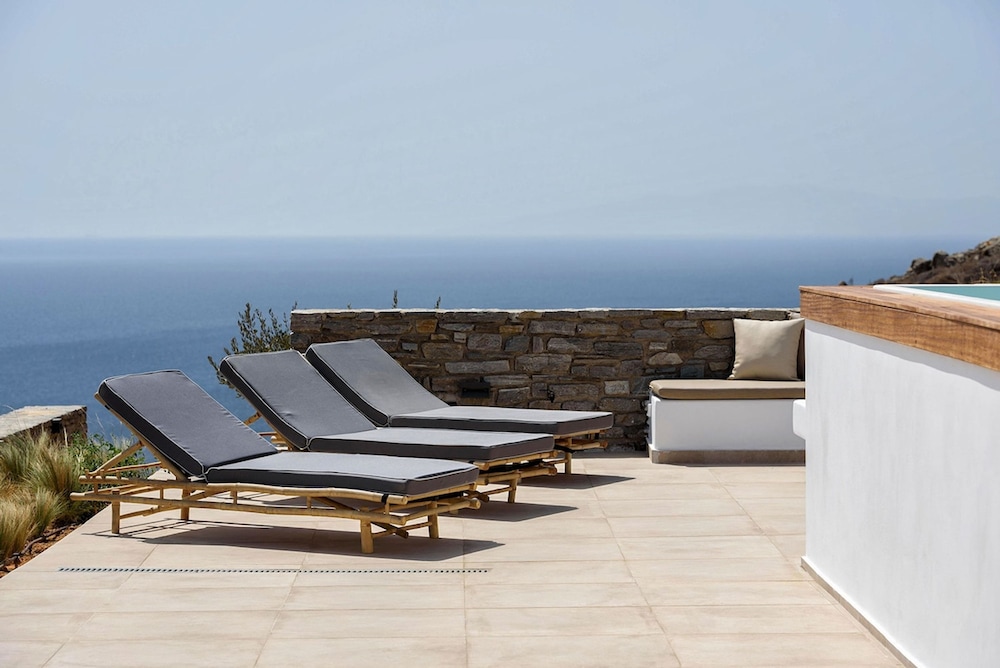 Rising Moon sea View Villa Near the Beach
