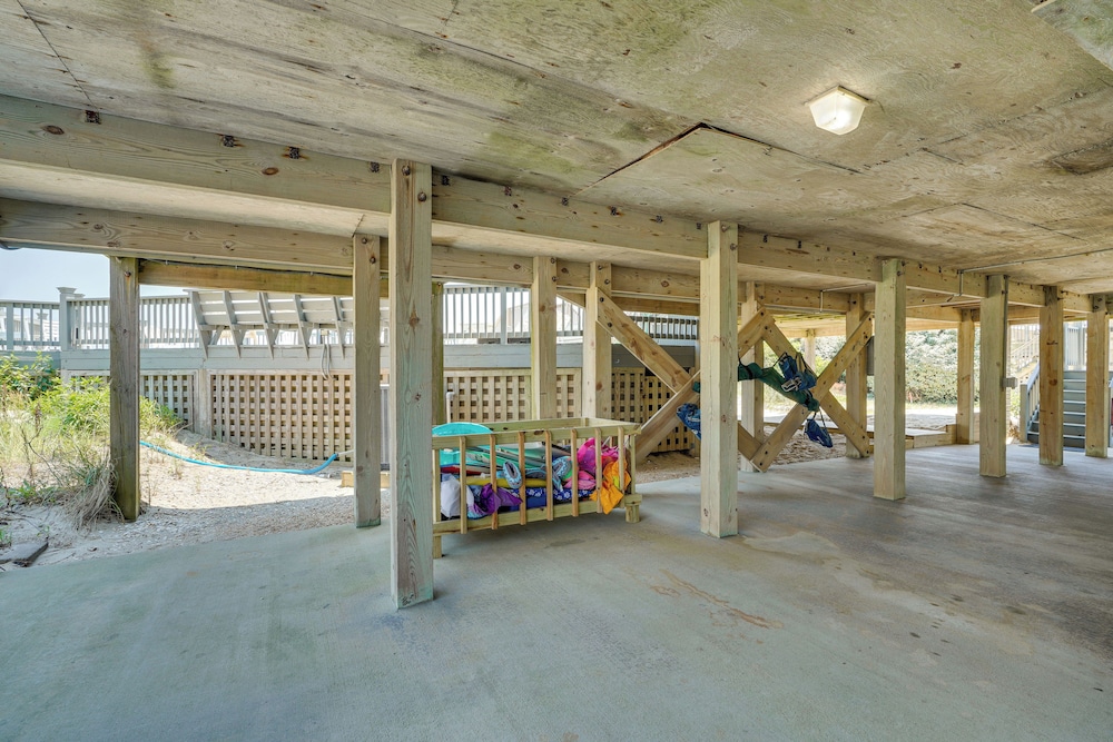 Grand Seaside Escape w/ Direct Beach Access! view 5