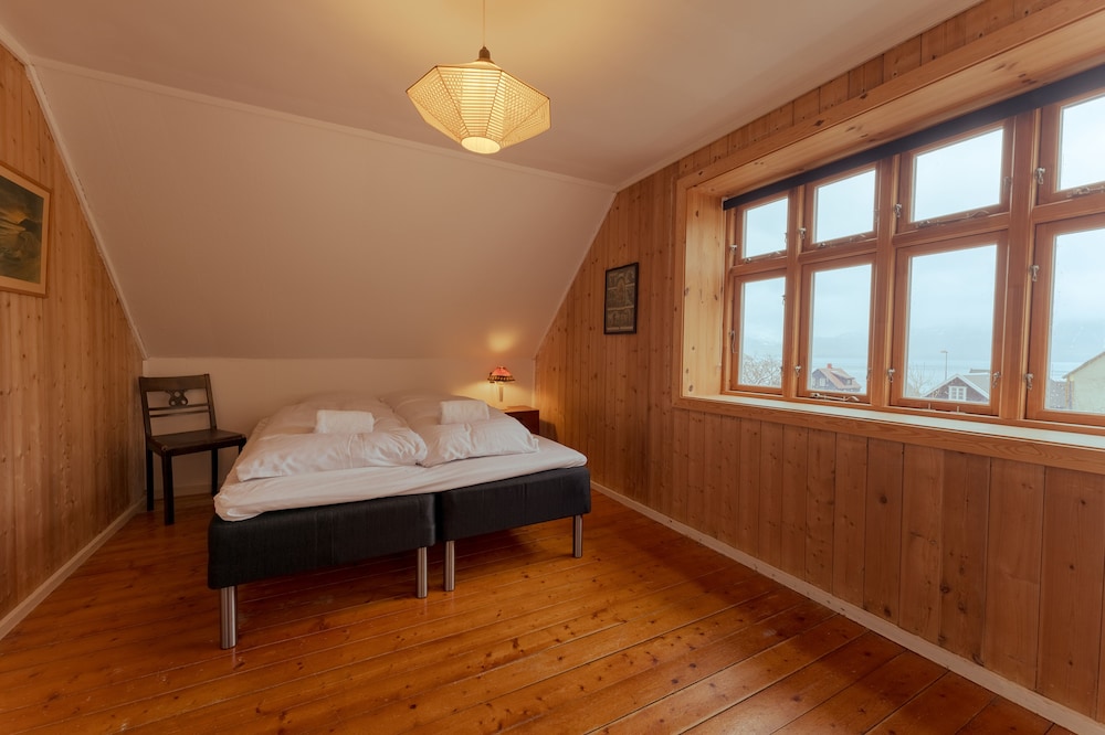 Charming 3 Bedroom House In A Peaceful Village view 4