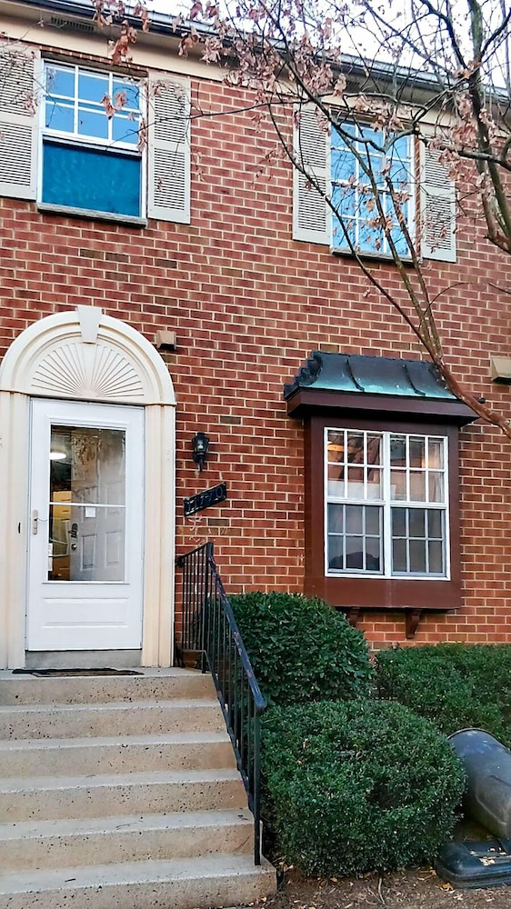 Carriage Guest House - Property Image 3