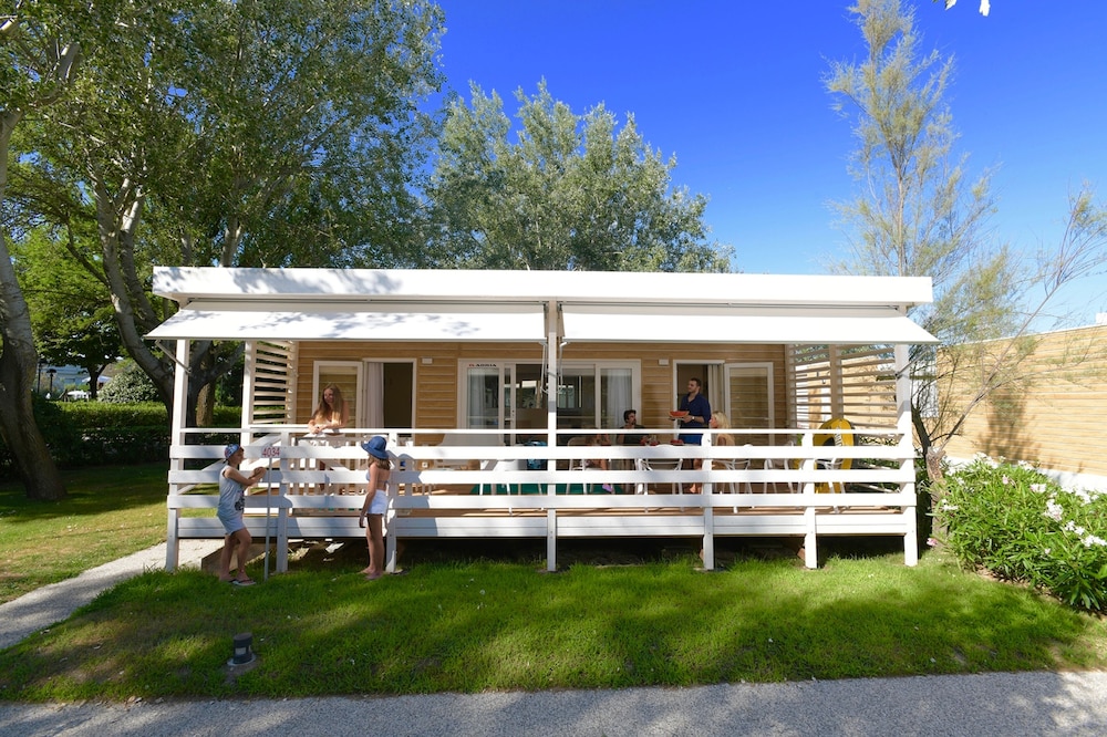 Isamar Holiday Village