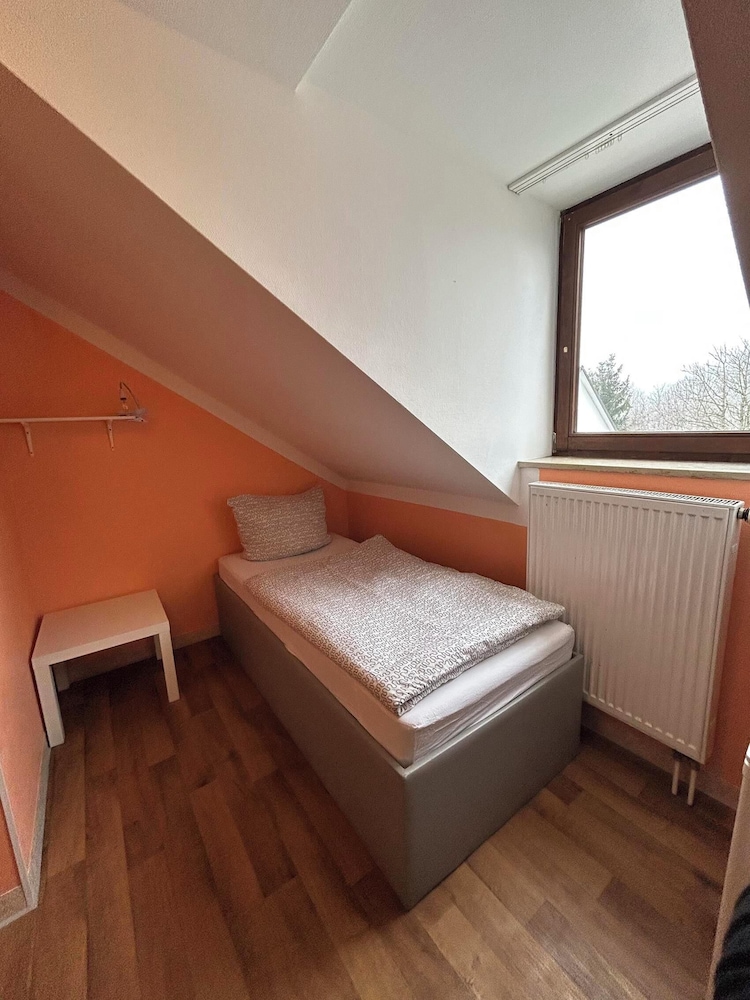 2-Rent Group Hostel Rooms AUB162