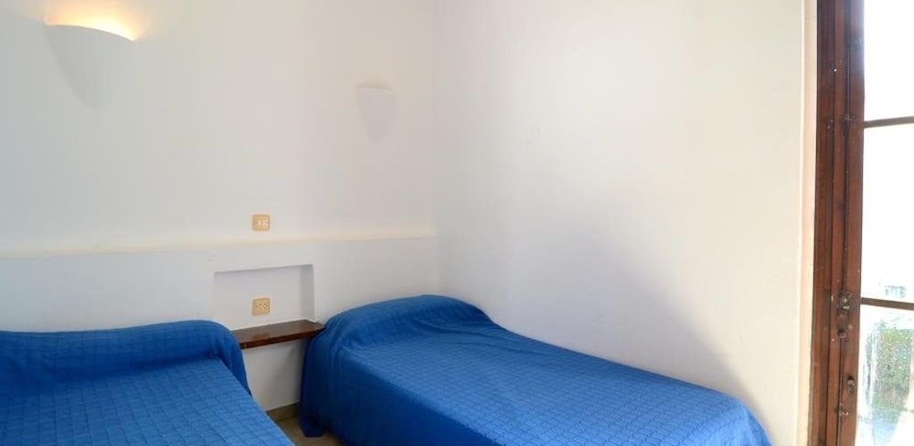 Casa con parking, ideal para familias view 2