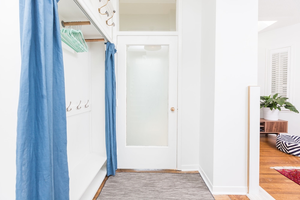 Applewood Suites - Queen West - Image 4