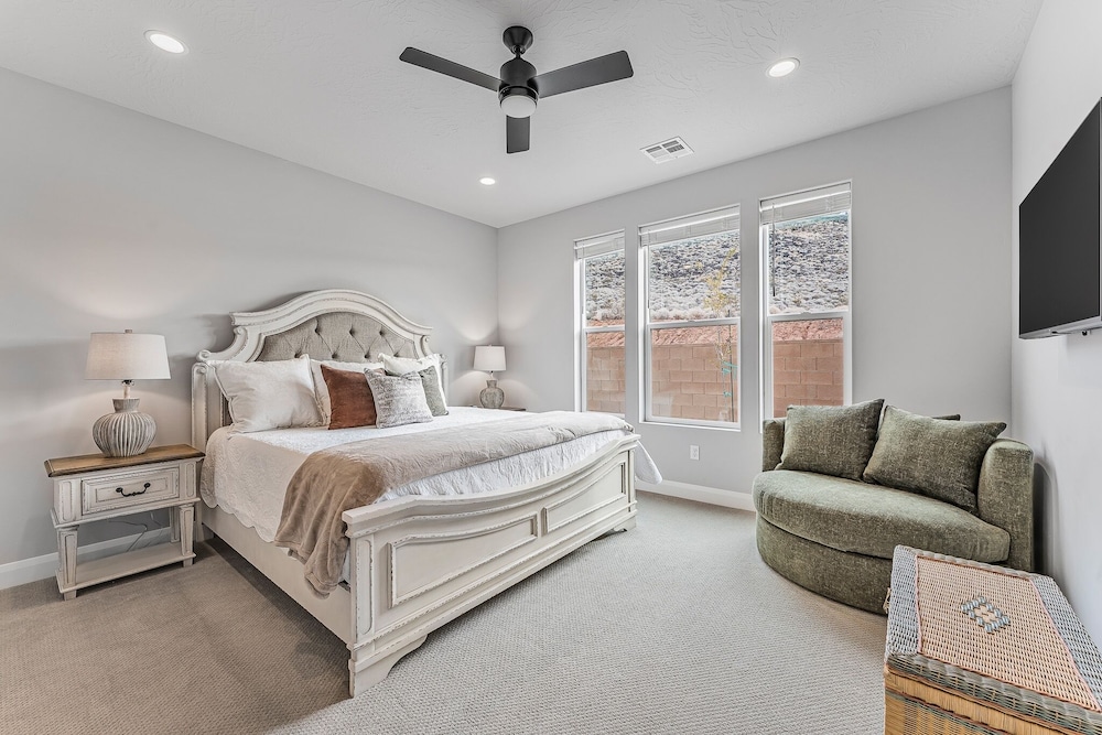 Desert Rose Hideaway 5 Bedroom Home