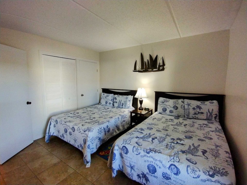Beachview 208 Minium 2 Bedroom Condo by RedAwning view 3