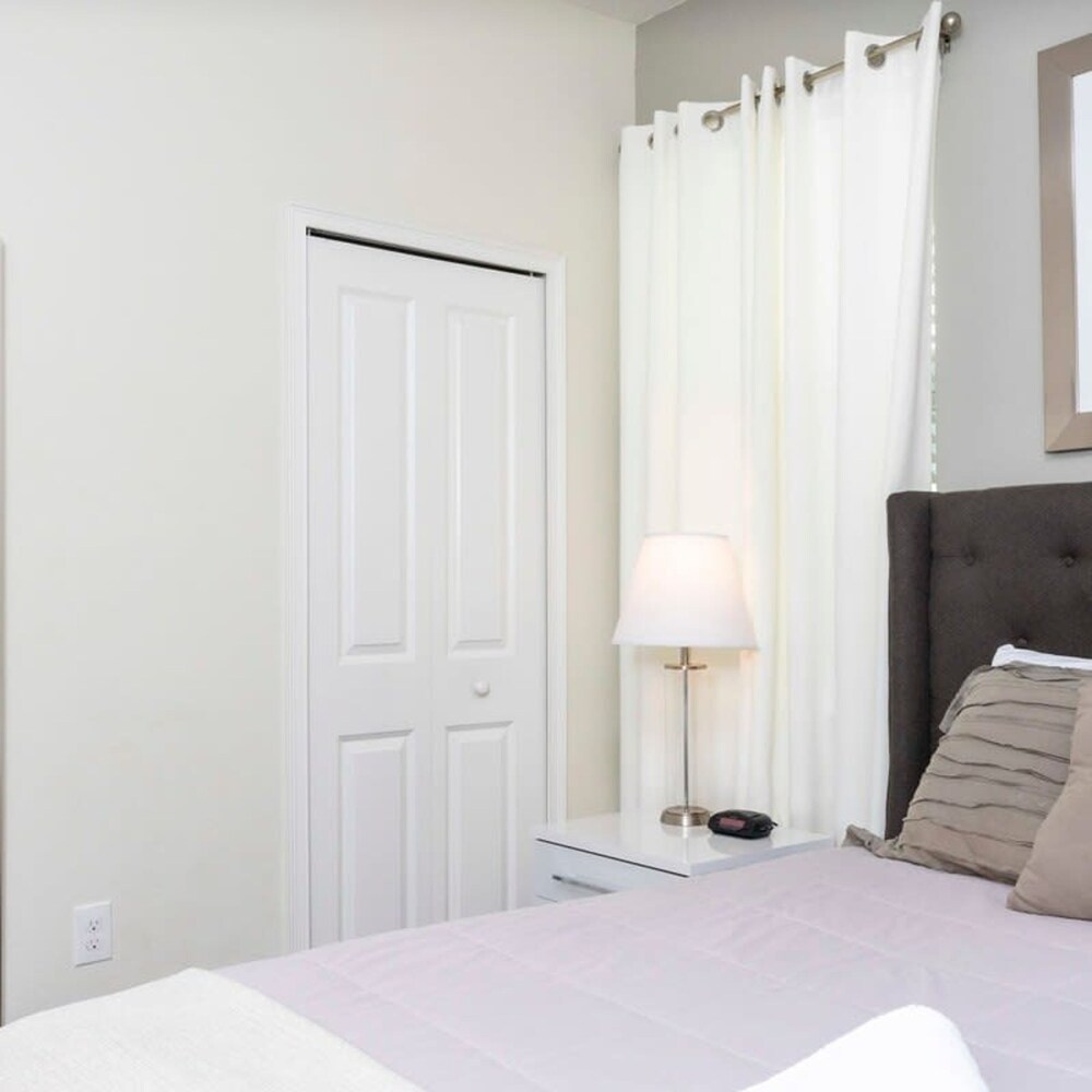 8912 Amazing 6BD Home