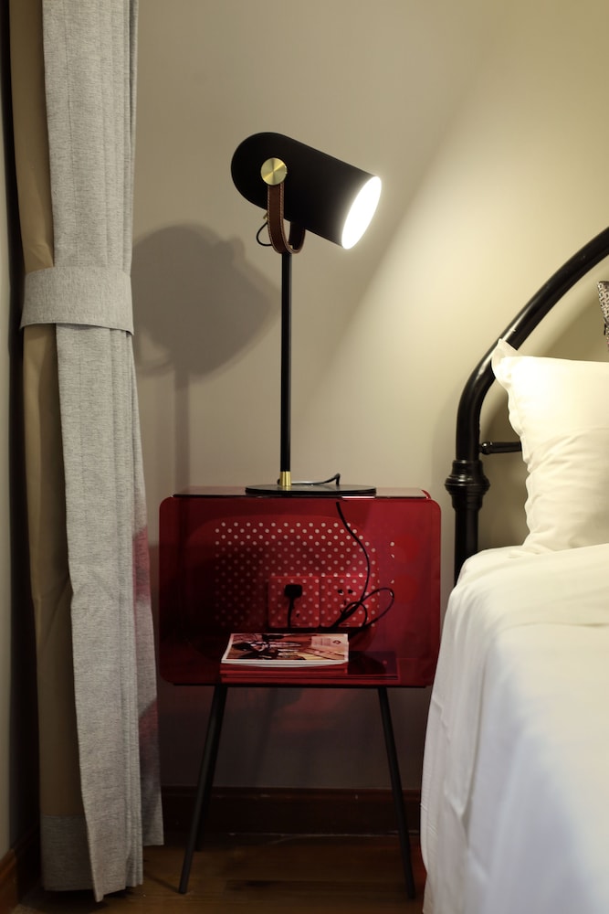 Newly Renovated 1BDR Apt Old Shanghai