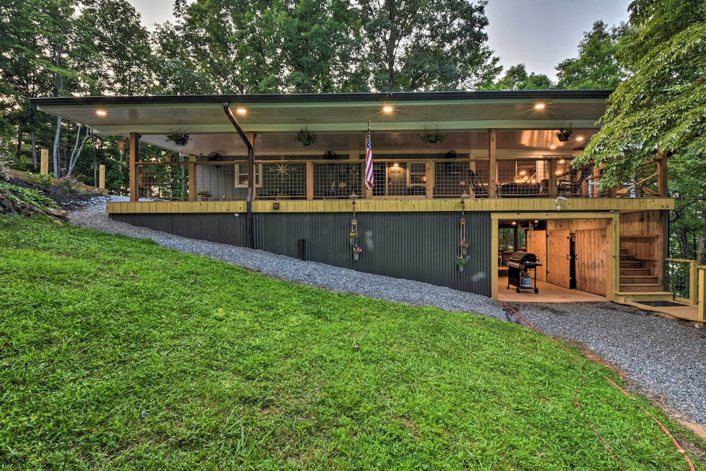 Hiawassee Getaway w/ Hot Tub, Deck & Lake Access! view 5