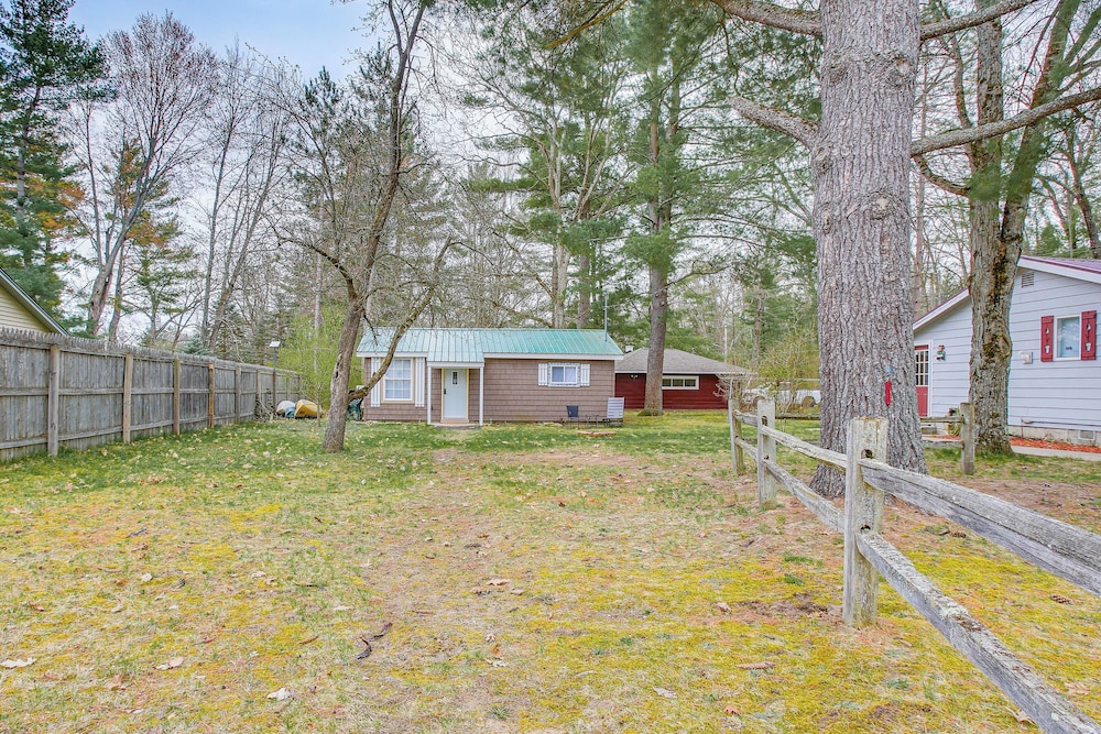 Updated Wellston Cabin, Walk to Lake Beach + Dock! view 2