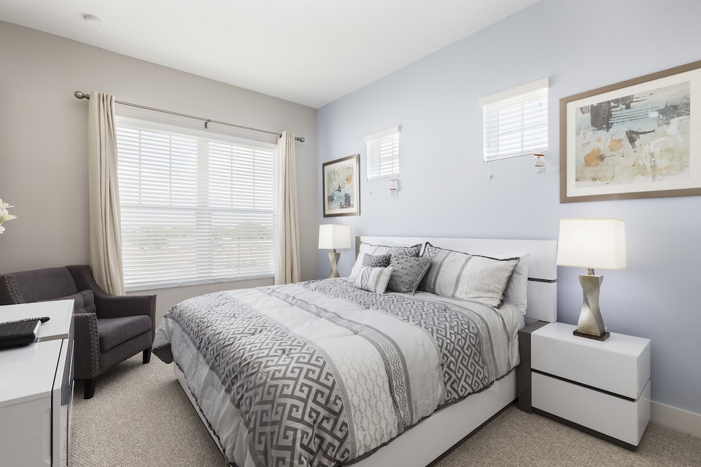 Summerville Vacation Homes by Columbia Management