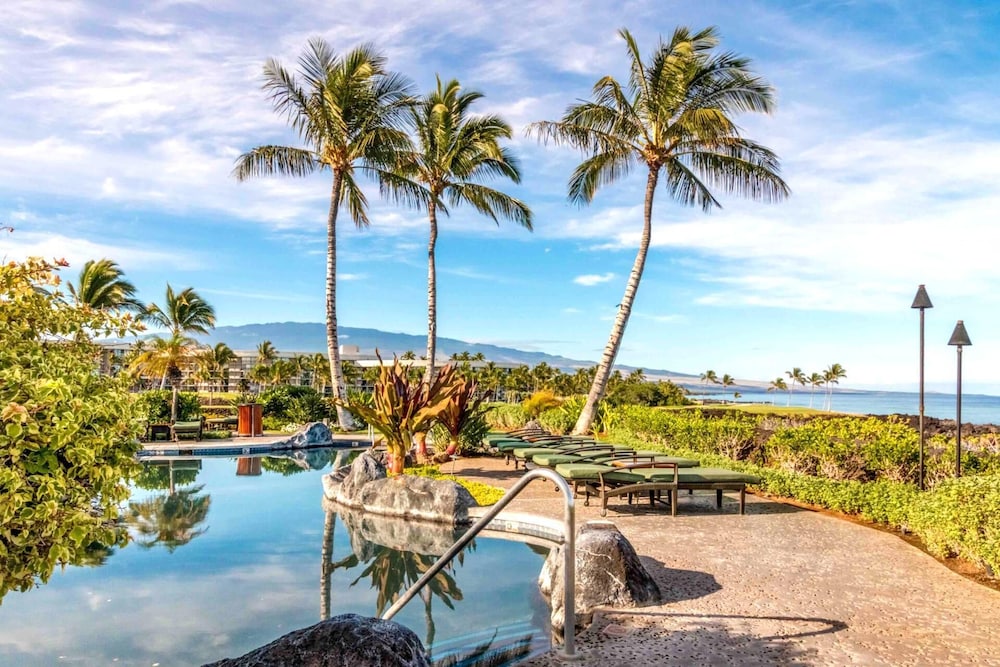 Halii Kai Oceanfront KBM Resorts 2 Units, 4 Bedrooms Ml-2567