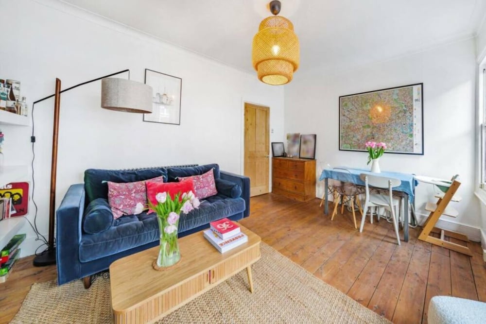 Elegant & Bright 2BD Flat, Battersea!