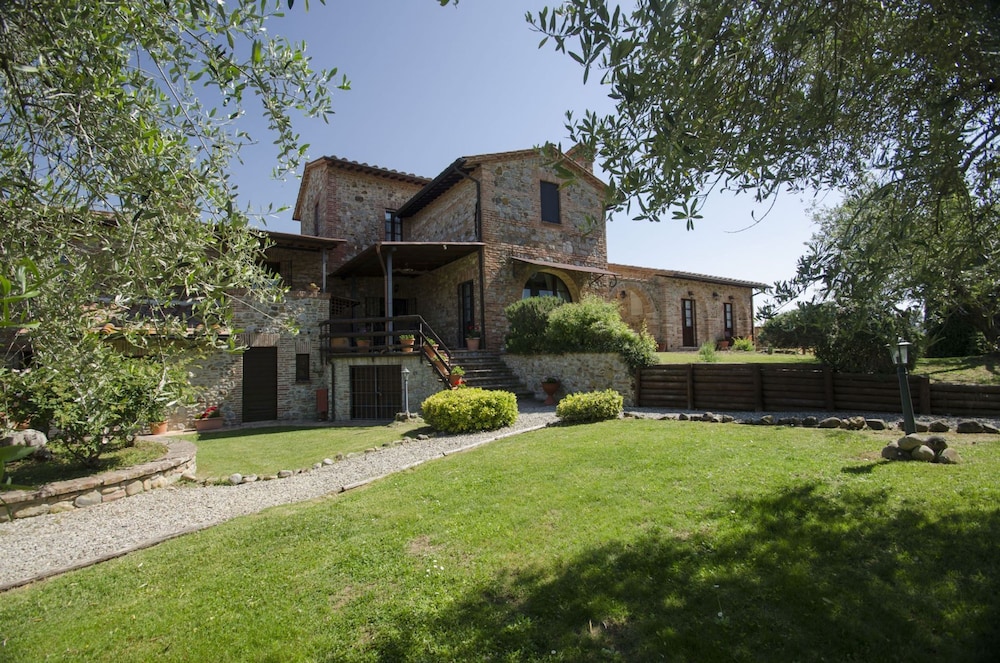 Podere Baiocco Sleeps 22 People 2 Private Pools Walking Distance to Town-podere Baiocco