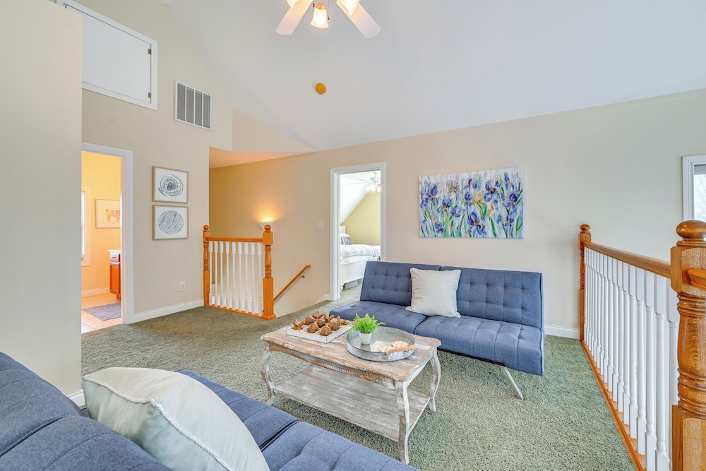 Lake Cumberland Home w/ Hot Tub & Game Room