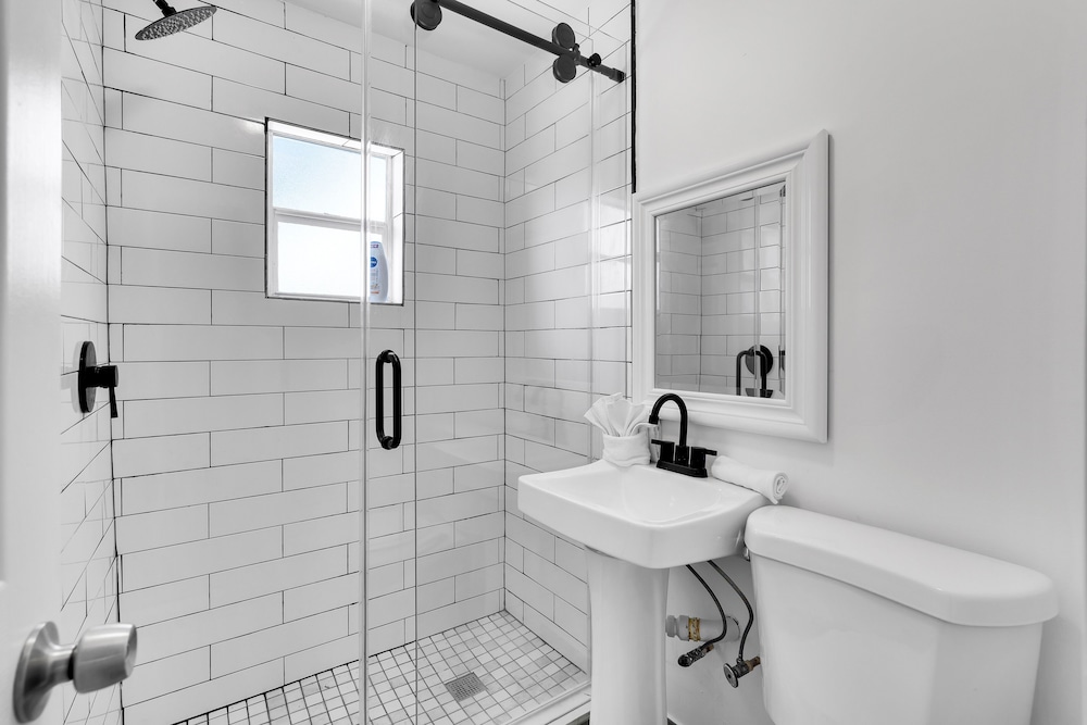 Modern & Cozy 5BD House in Buenavista